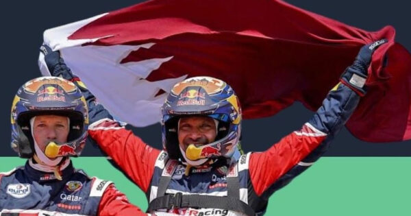 Nasser al-Attiyah et son co-pilote Mathieu-Baumelle célébrant leur victoire.