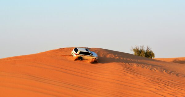 Un rallye dans le désert émirati.