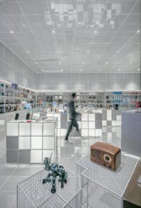 Fnac Darty expérimente l'IA avec prudence.