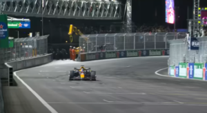 Max Verstappen en approche.
